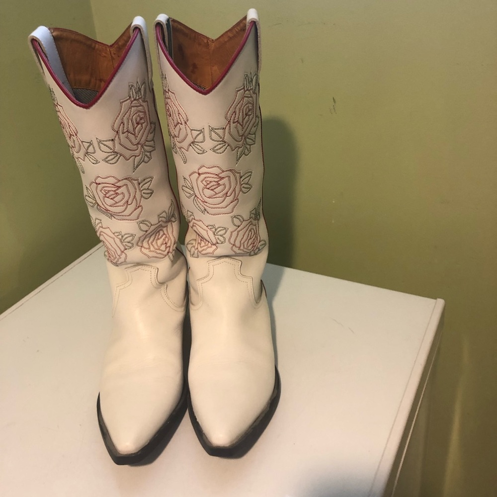 ADAMS white boots almost like new white leather with a great design - - Picture 1 of 5